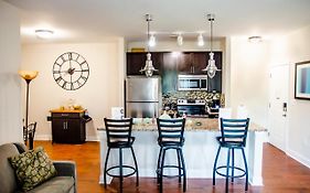 Serene Uptown 2Br And 2Ba Apartment